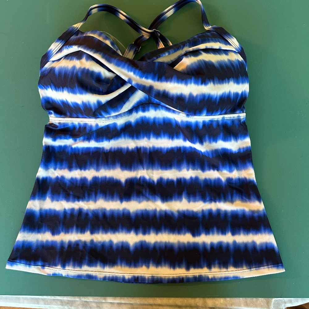 Athleta tie dye tankini Size 34D/DD